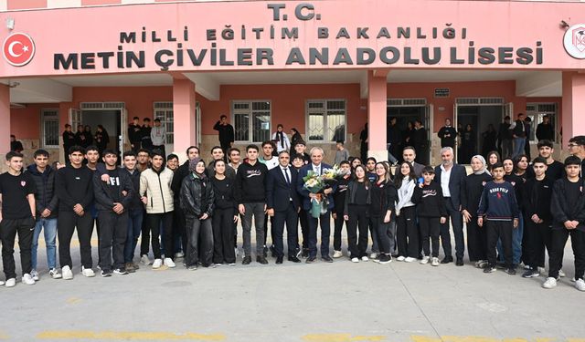 Kepez Belediye Başkanı Kocagöz öğrencilerle buluştu