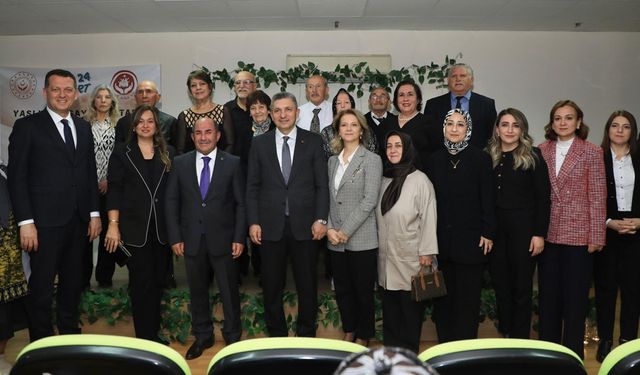 Antalya Valisi Şahin, huzurevi sakinleriyle iftarda buluştu