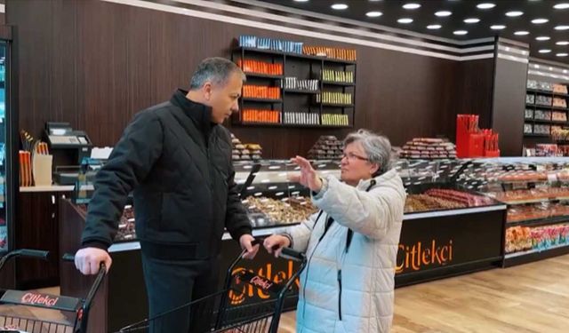 Bakanlar, boykot çağrılarına karşı alışveriş yaptı