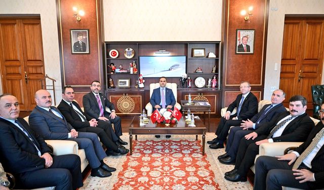Sanayi Bakanı Mehmet Fatih Kacır, Kars Valiliği'ne TOGG ile geldi