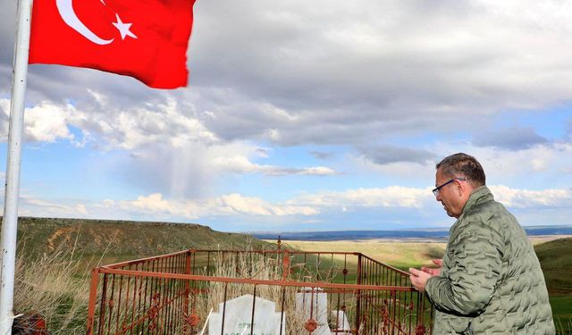 Vali Ziya Polat, Şehit Gülizaroğlu Abdullah’ın kabrini ziyaret etti