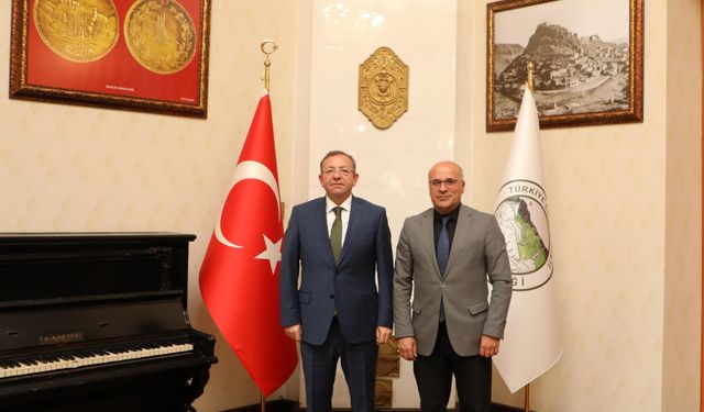 Vali Ziya Polat, Erzurum Vakıflar Bölge Müdürü Murat Uslu’yu ağırladı