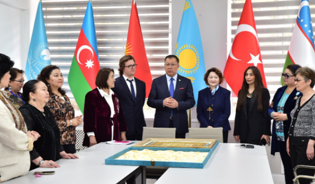 Türk dünyası bilim insanları Almatı’da "Neotürk" konferansında bir araya geldi