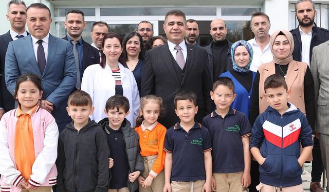 Düzce Valisi Aslan, tatil sonrası öğretmen ve öğrencilere moral verdi