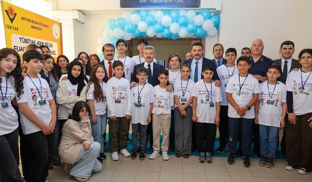 Artvin'de TÜBİTAK 4006 Bilim Fuarı açıldı