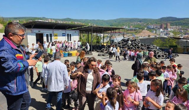 Zonguldak'ta öğrenciler Atık Getirme Merkezi'ni ziyaret etti