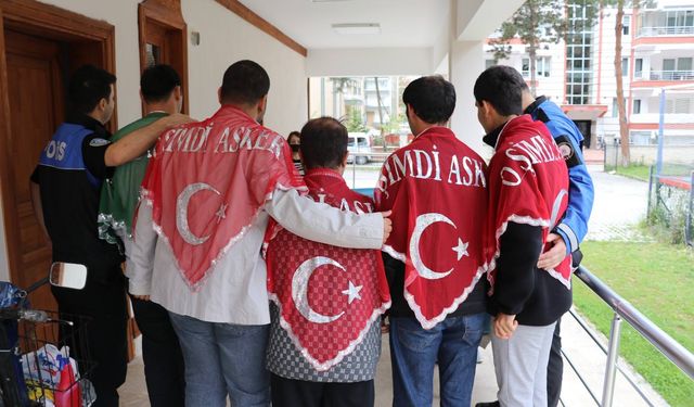 Amasya'da temsili askerlik öncesi engelli gençlere kına yakıldı