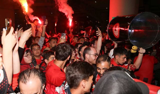 Süper Lig'e yükselen Gençlerbirliği'ne Ankara'da görkemli karşılama