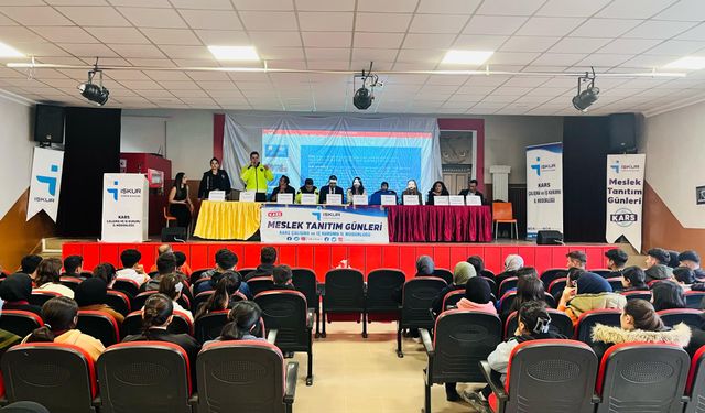 Kağızman'da son sınıf öğrencilerine “Meslek Tanıtım Günü” etkinliği yapıldı