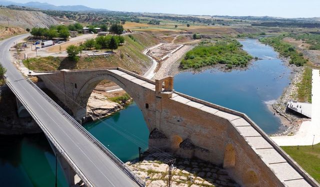 Tarihi köprüye yeni komşu: Malabadi mesire alanı