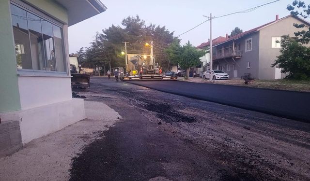 Isparta'da Aydoğmuş Köyü'ne otoban gibi sıcak asfalt