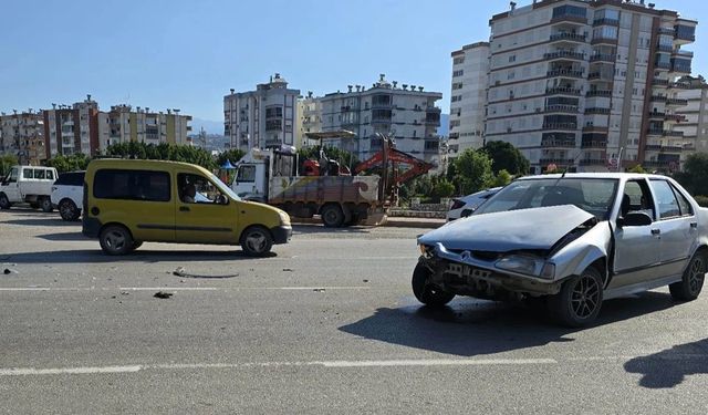 Antalya Kumluca'da trafik kazası: 2 yaralı