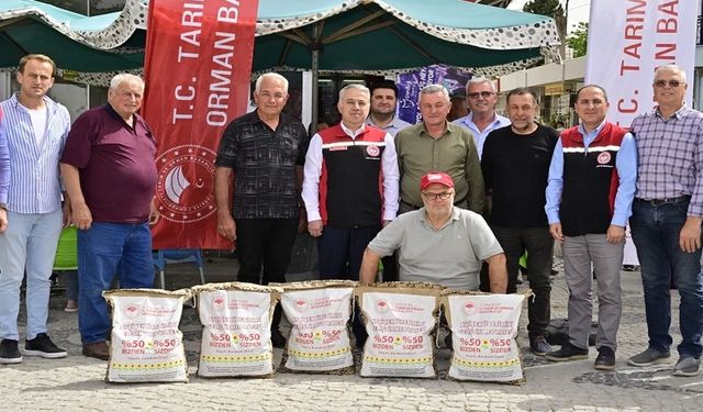 İzmir'de ayçiçeği üreticilerine yerli tohum desteği