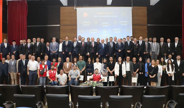 Ombudsman Mehmet Akarca, Siirt’te gençlerle buluştu