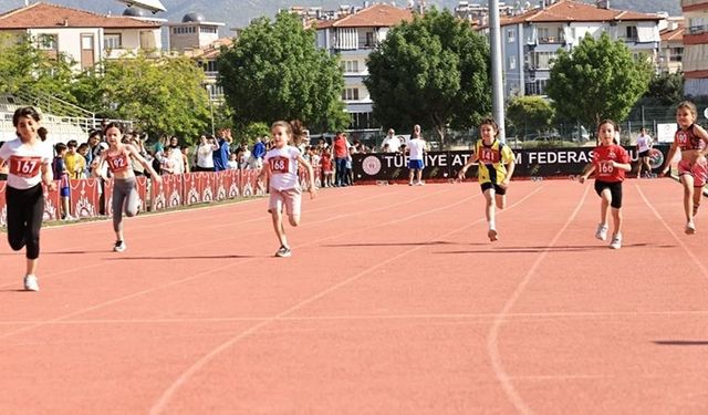 “En Hızlı Benim” atletizm yarışmasına yoğun ilgi