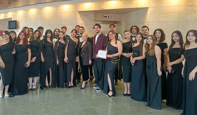 Manisa'nın 'çok sesli'sine İzmir'den çifte ödül