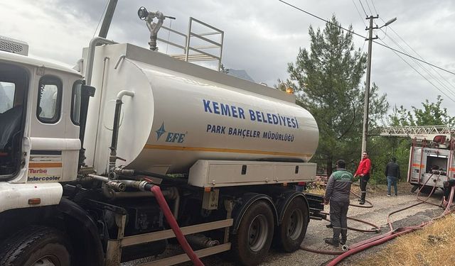 Kemer’de ev yangını