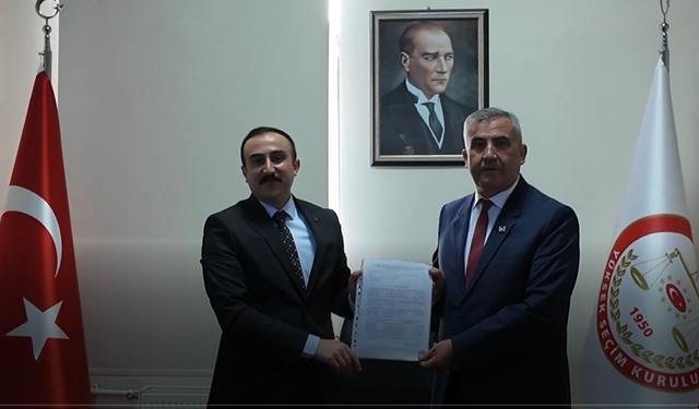 Uşak SMMM Odası Başkanı seçilen Uğur Albayrak mazbatasını aldı
