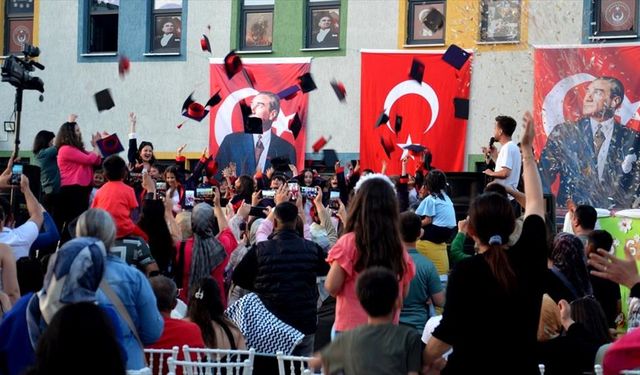 Gelibolu 26 Kasım İlkokulunda mezuniyet coşkusu