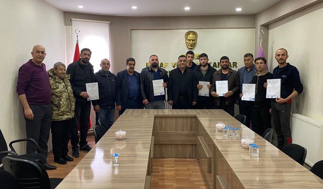 Kars’ta Meslek Belgesi seferberliği: 16 branşta belgeler teslim edildi