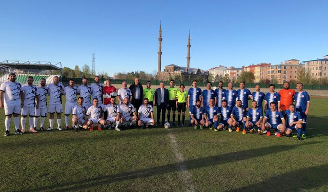 Kars'ta dostluk ve sporun gücü sahada buluştu