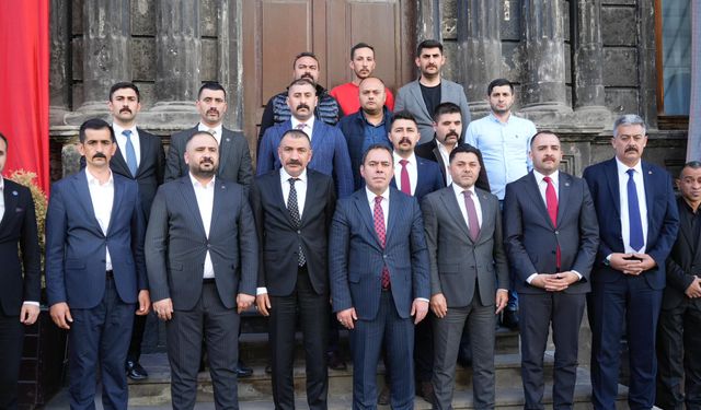 Ülkü Ocakları Genel Başkan Yardımcısı Nebioğlu, Kars Belediye Başkanı Senger'i ziyaret etti