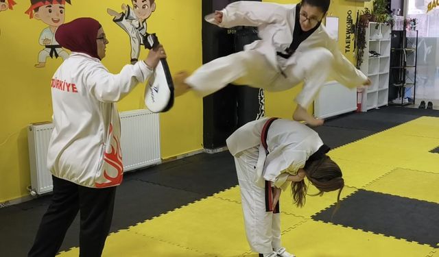 Kars'ta genç kızlardan taekwondo sporuna büyük ilgi...