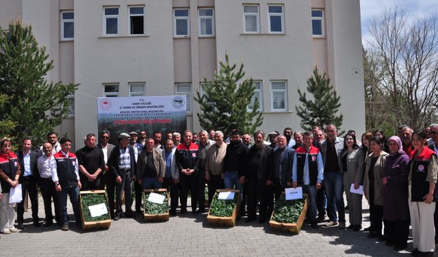 Kars Tarım Müdürlüğü'nce sebze ve meyve fidesi dağıtıldı