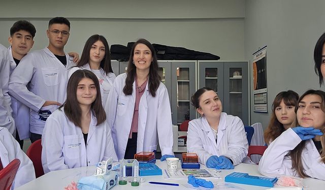 Kars Özel Çelik Başarı Koleji'nde biyoteknoloji eğitimiyle geleceğin bilim insanları yetişiyor