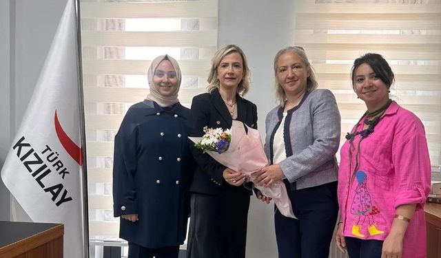 Kars Vali ve Vali Yardımcısının eşlerinden Kızılay İl Başkanı'na hayırlı olsun ziyareti