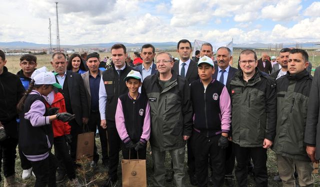 Kars'ta "Meyve Ormanı Fidan Dikimi" etkinliği düzenlendi
