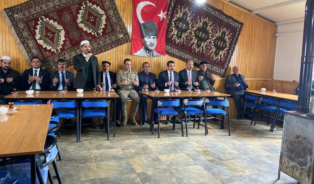 Kaymakam ve Belediye Başkanı araya girdi, Arpaçay'daki husumetli aileler arasındaki sorun çözüldü