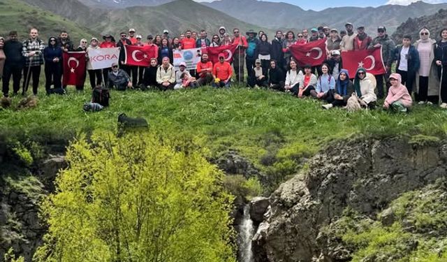 Kağızman doğasında 66 doğasever zorlu parkuru tamamladı