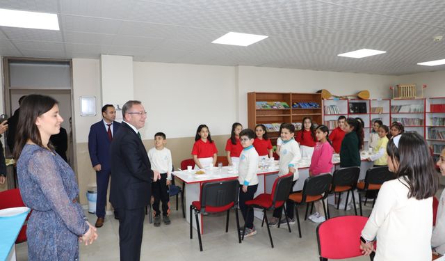 Kars Valisi Ziya Polat’ın okul ziyaretleri sürüyor