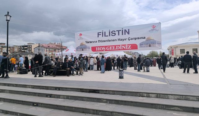 Kars’ta Filistin ve Gazze yararına Hayır Çarşısı kuruldu