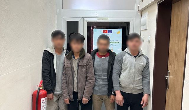 Kars’ta yakalanan göçmenler, Geri Gönderme Merkezine teslim edildi