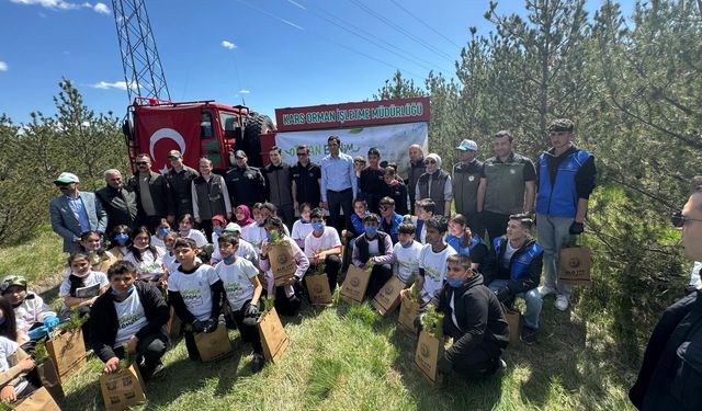 Kars'ta "Orman Benim" etkinliğinde onlarca çöp poşeti dolusu atık toplandı