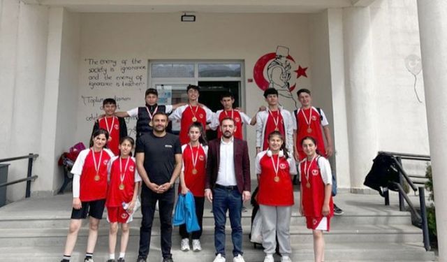 Okullar arası düzenlenen Voleybol Turnuvasının şampiyonu belli oldu