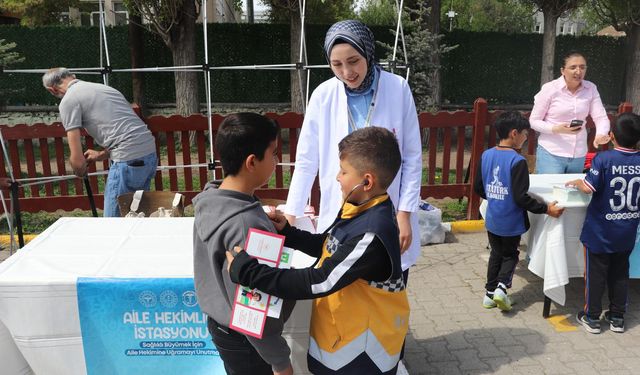 Kars’ta “Sağlıklı Çocuk Sağlıklı Gelecek” programı Atatürk İlkokulu’nda hayata geçirildi