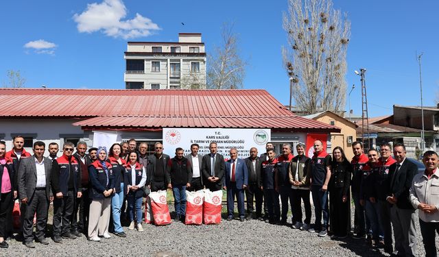 Kars'ta çiftçilere ücretsiz tohum dağıtıldı