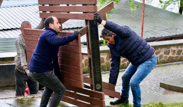 Giresun Kalesinde yeni oturma grubu ve masalar