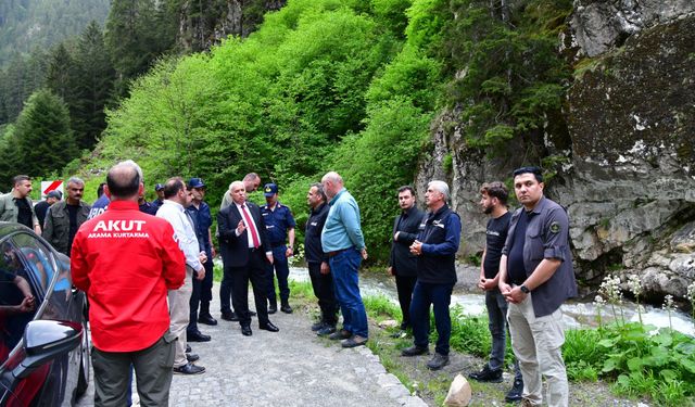 Haldizen Deresi’nde kaybolan çocuğun arama çalışmalarını Vali Yıldırım yerinde inceledi