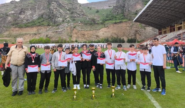 Trabzon Tonya Hoşarlı Ortaokulu’ndan okçuluk zaferi