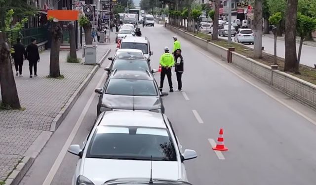 Burdur’da geniş çaplı trafik uygulamasında 25 araca ceza geldi 15 araç trafikten men edildi