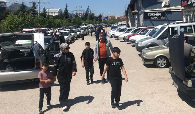Isparta araba pazarı tıklım tıklım: Her hafta yoğun ilgi görüyor