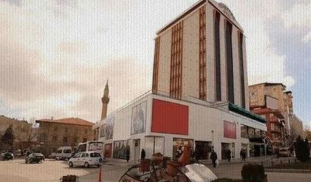 Yıkılacak olan Otel Isparta binası boşaltılıyor