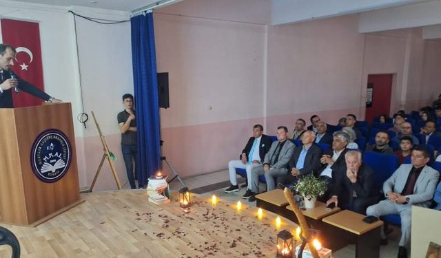 Mustafa Kaçıkoç Anadolu Lisesi’nde şiir ve türkü dinletisi