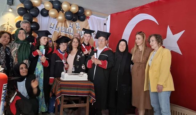 Isparta’da özel çocukların mezuniyet sevinci