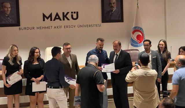 MAKÜ'de öğrencileri Ticaret Elçisi Sertifikası'nı Meçikoğlu’ndan aldı