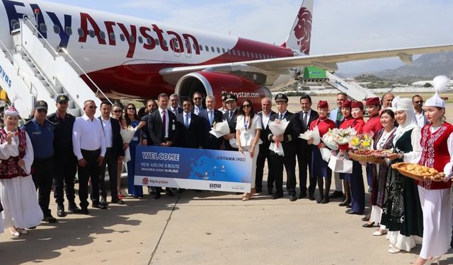 Fly Arystan’dan Gazipaşa’ya ilk uçuş! Çiçeklerle karşılandılar